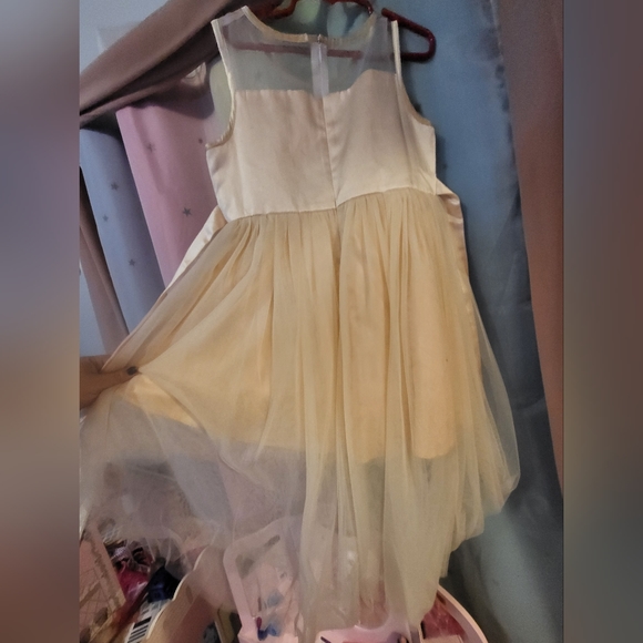 Size 7 Cream and Silver formal girls dress. Sweetheart neckline. - Picture 3 of 3